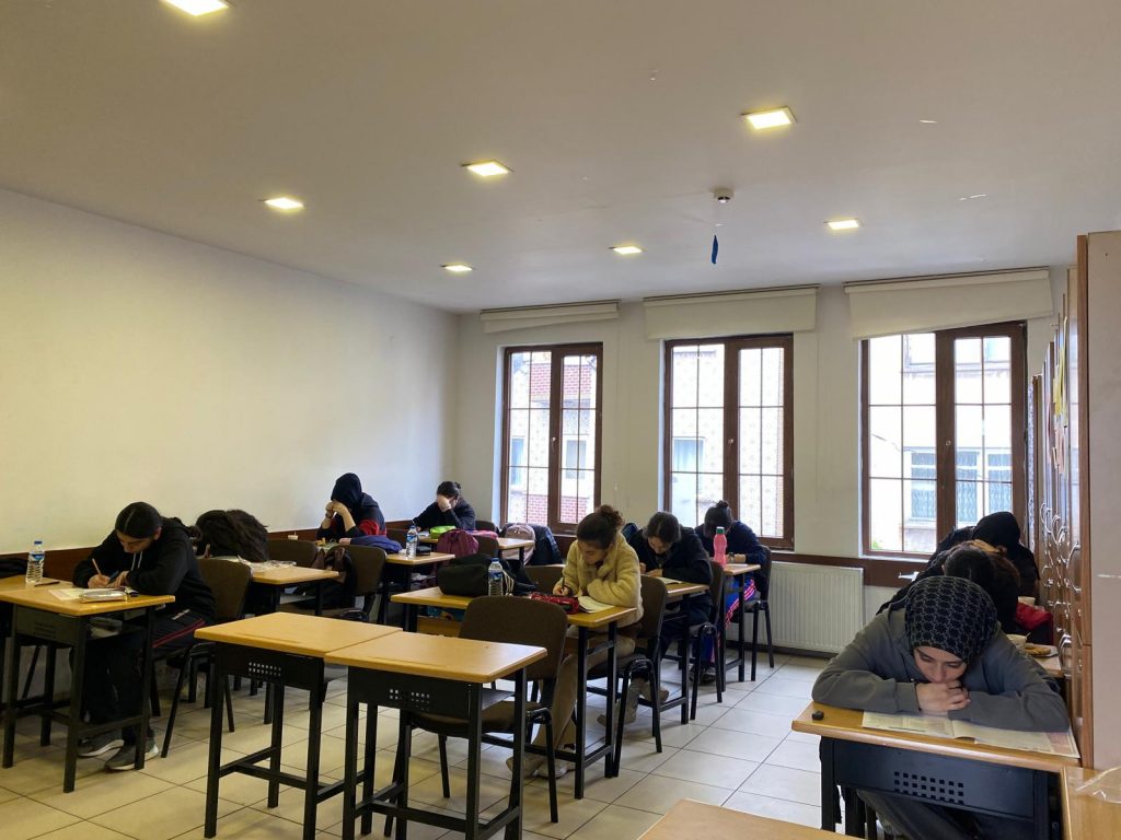 12.Sınıf Öğrencilerimiz haftaya Türkiye Geneli AYT deneme sınavı ile başladı. 📝